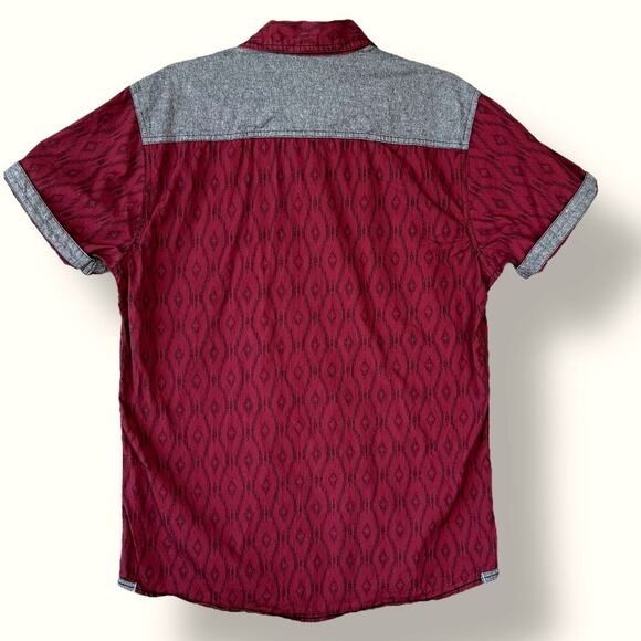 Tranquilty & Mayhem Short Sleeves Button Up Shirt Men Size M Geometric Burgundy - Picture 2 of 13